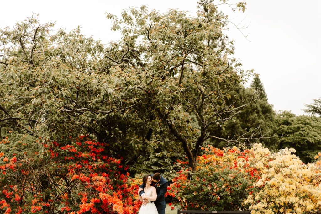 bride and groom posing in garden at hazlehead park wedding